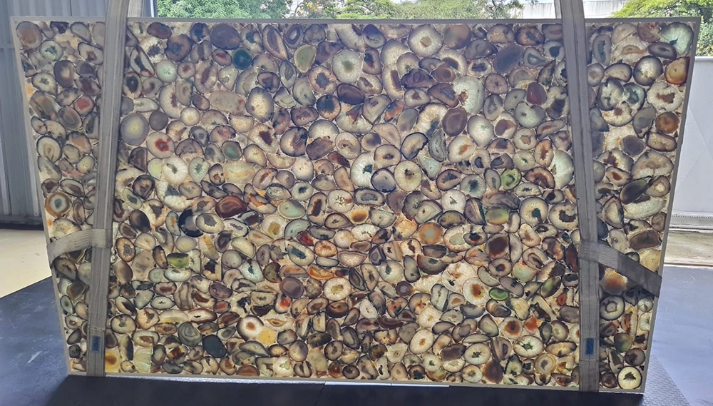 agate green, green agate, green, semi-precious stone, galleria of stone jewels, full slab, slab, backlit